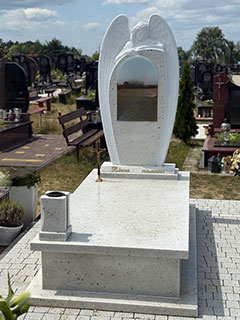 Пам'ятник з білого граніту з ангелом львів