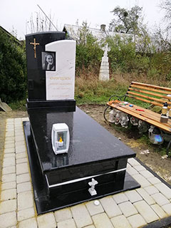 Надгробний пам'ятник з граніту одинарний львів