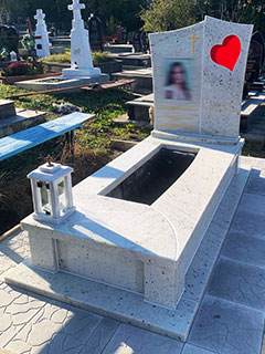 Пам'ятник елітний з білого граніту львів