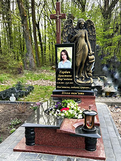 Надгробний пам'ятник з ангелом львів
