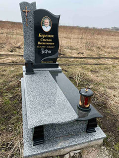 Пам'ятник з граніту одинарний львів Пам'ятник гранітний одинарний виготовлення у львові
