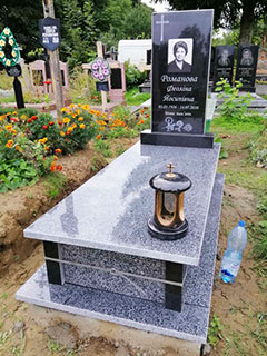 Пам'ятник з граніту одинарний львів Пам'ятник гранітний одинарний виготовлення у львові