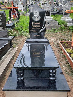 Пам'ятник з граніту одинарний львів Пам'ятник з чорного граніту львів