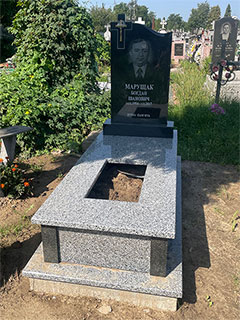 Пам'ятник гранітний з квітником львів Пам'ятник гранітний з квітником недорого львів