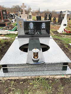 Пам'ятник з граніту подвійний львів Пам'ятник з граніту подвійний з квітником у львові