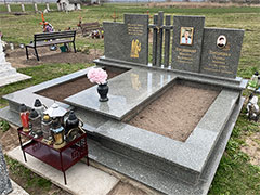 Пам'ятник потрійний з граніту львів Пам'ятник гранітний для трьох поховань у львові