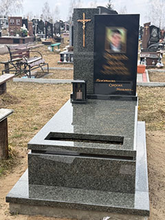 Європейський пам'ятник з зеленого граніту львів