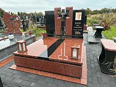 Європейський пам'ятник з хрестом подвійний львів
